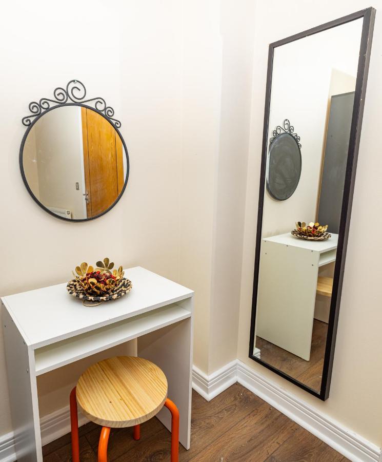 Two Bed Apartment Near Canary Wharf Londres Exterior foto